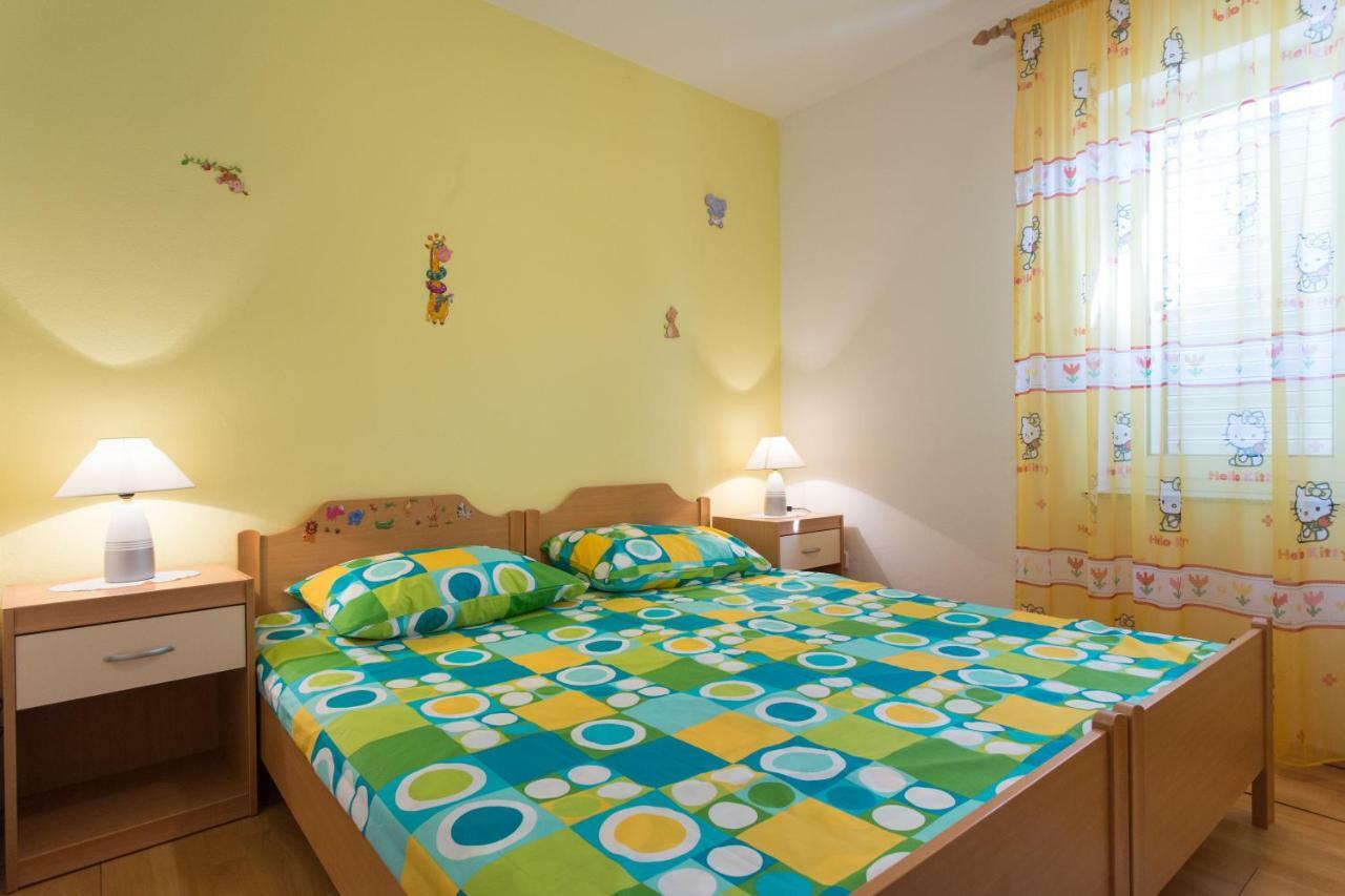 Apartments Bonifacic Punat Kamer foto