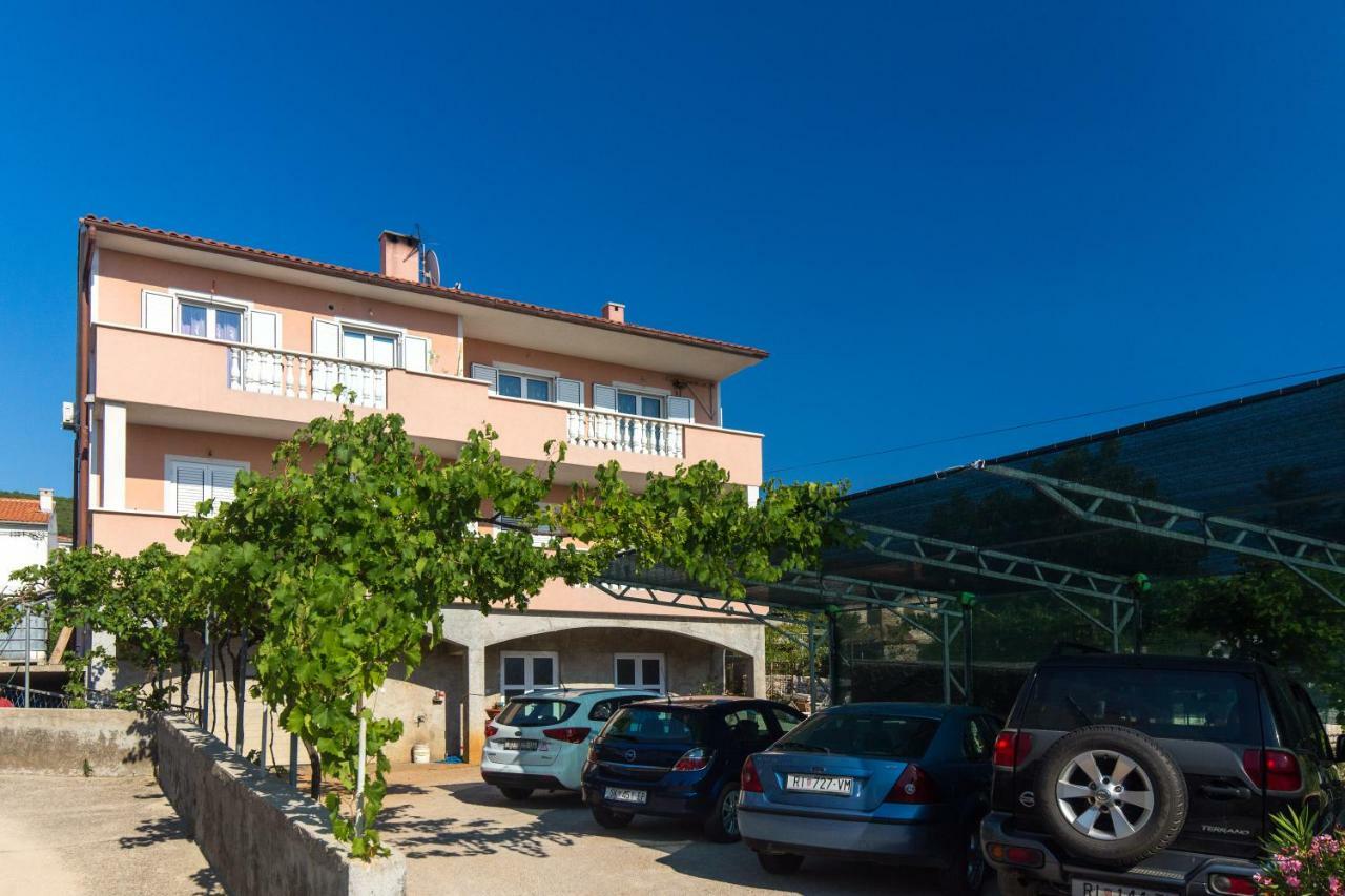 Apartments Bonifacic Punat Buitenkant foto